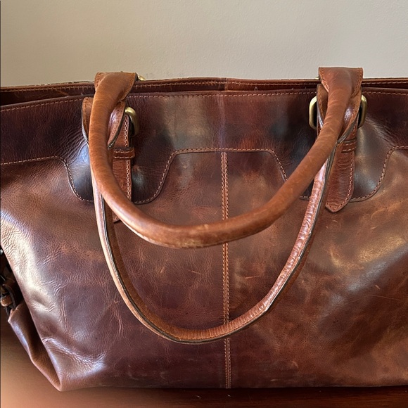 Elegant Leather Tote Bag in Rich Brown